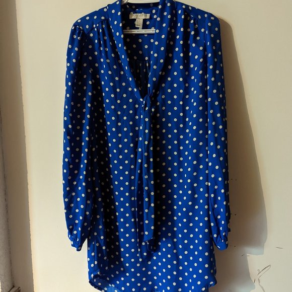 Blue and White polka dot Blouse with attached tie. - Picture 3 of 4